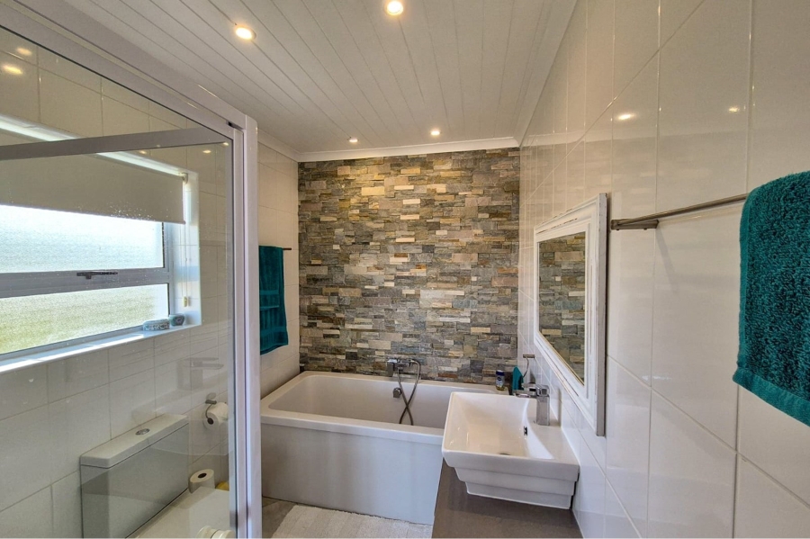 4 Bedroom Property for Sale in Oceanview Heights Western Cape